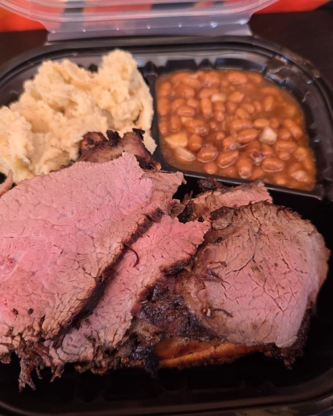 Sliced tri-tip plate